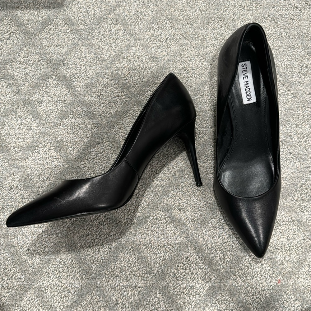 Like new, worn once Steve Madden Luiza pump size 10